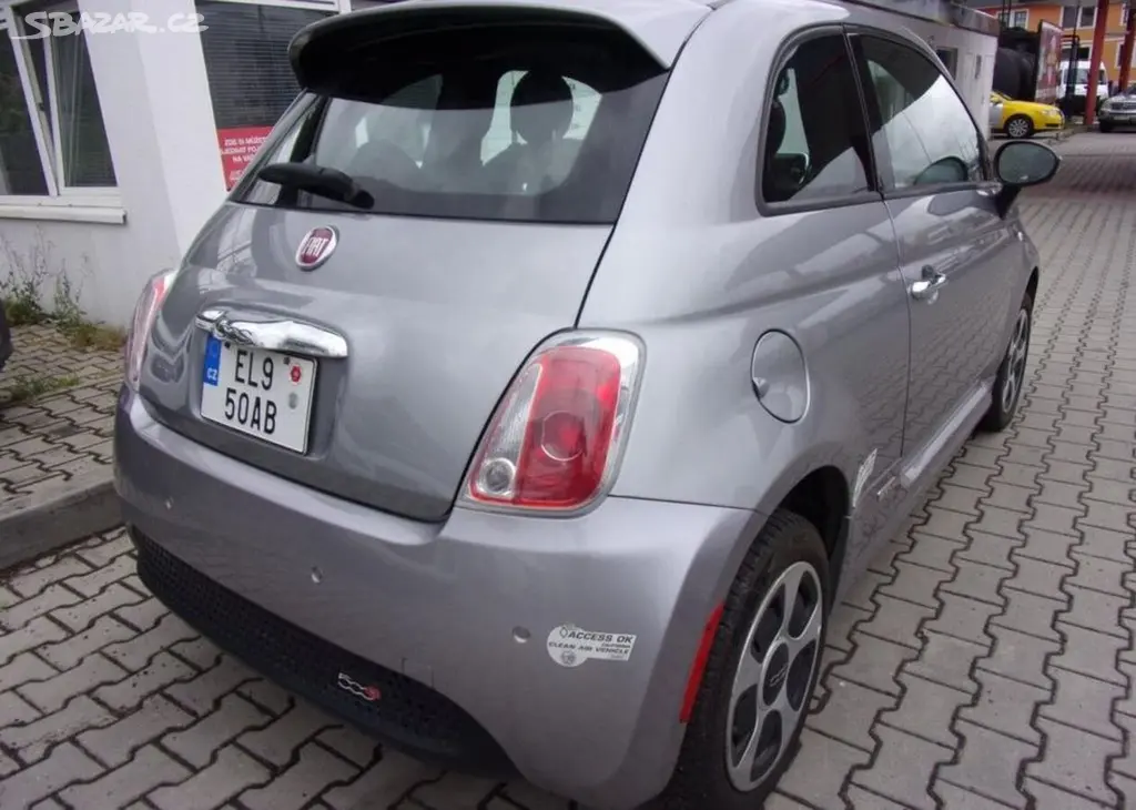 Fiat 500E Sport 83kW elektro automatická - fotka 4