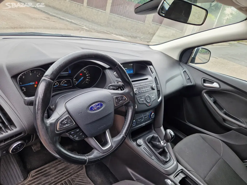 Ford Focus Tourer 1.5 dci - tažné - tempomat - - fotka 4