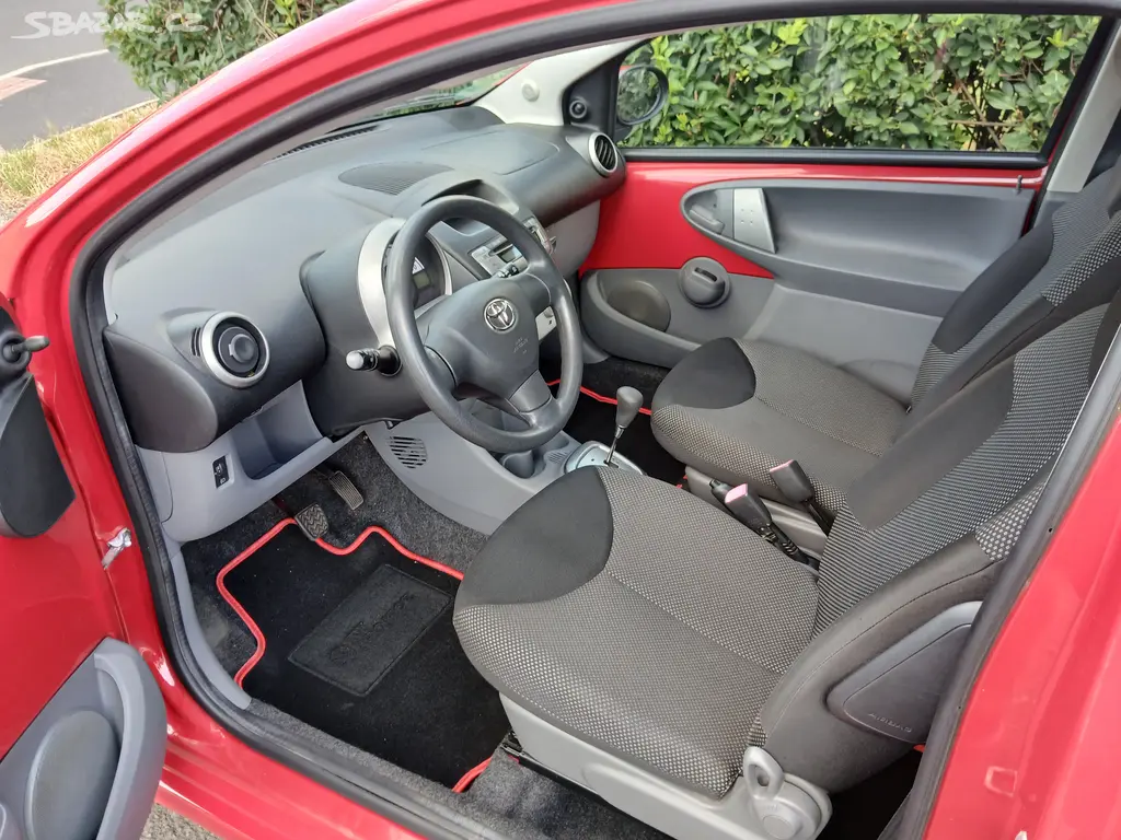 Toyota Aygo 1.0 VVTi Automat jen 70.000 Km - fotka 5
