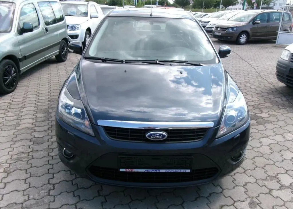 Ford Focus 1.8i 1.MAJ.SERVISKA,2X KOLA benzín - fotka 2
