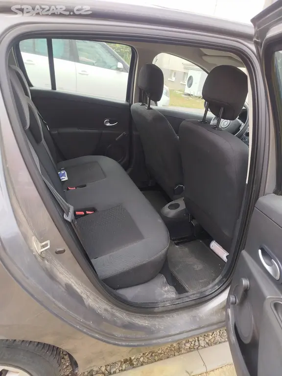Renault Clio 1.2 Benzín (55 kW) - fotka 5