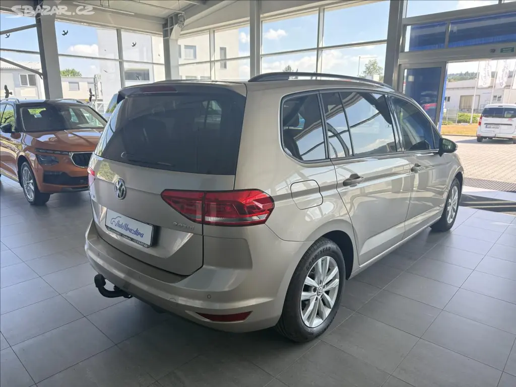 Volkswagen Touran, 2,0 TDI 110kW,1.MAJ,7MÍST,TA - fotka 6