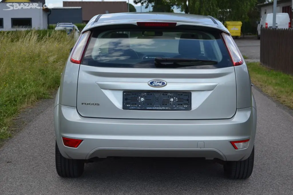 Ford Focus 1.6i 16V 74kW Titanium 5dv. - fotka 3