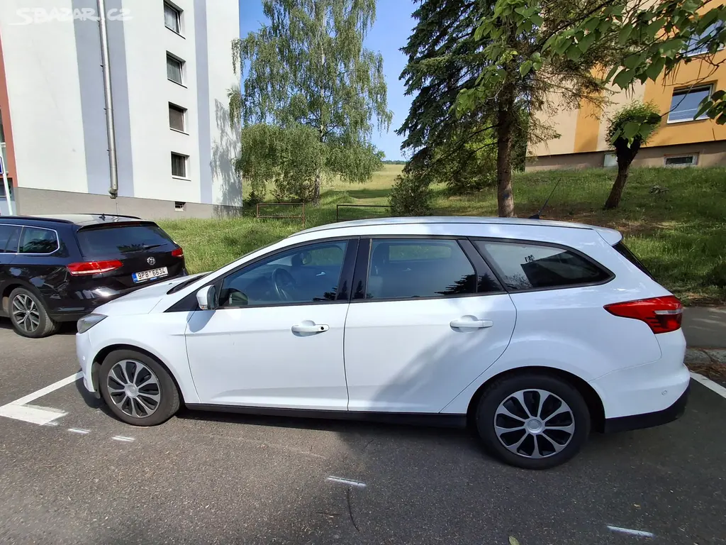 Ford Focus combi 1.5 TDCI NAVI - fotka 3