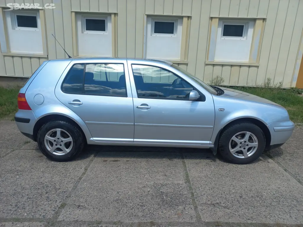VW Golf IV, 1.4 16V, alu kola, CLIMATRONIC - fotka 2