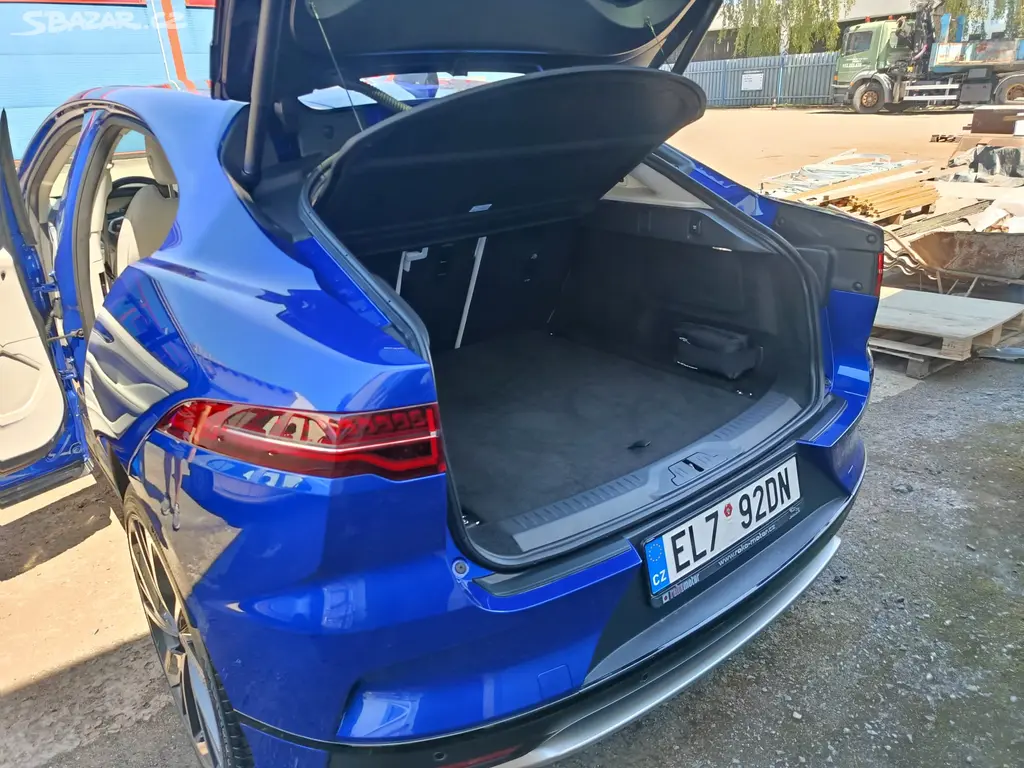 JAGUAR I-PACE SE EV400 AWD AT - fotka 2