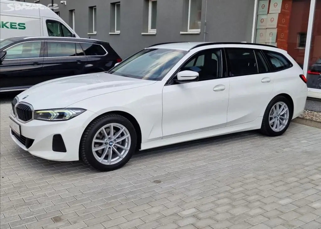 BMW Řada 3, 320d LCI, původ ČR,1.Majitel - fotka 2