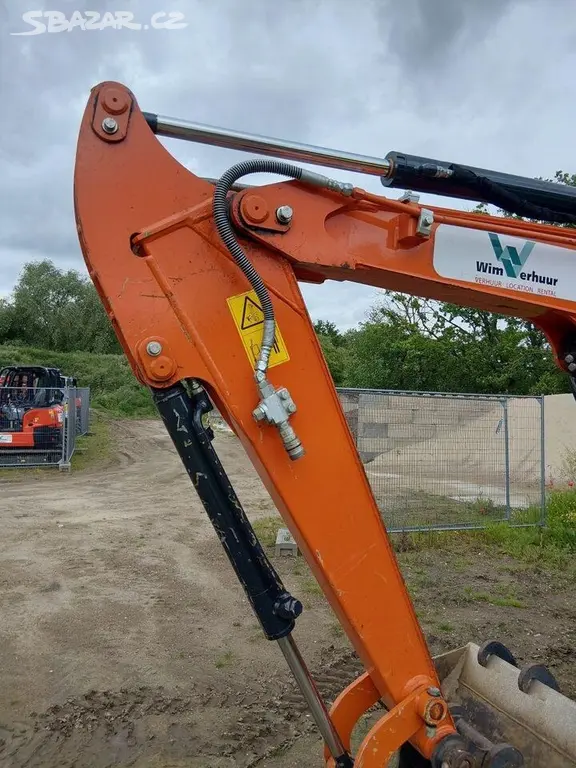 Hitachi ZAXIS 26U - fotka 6