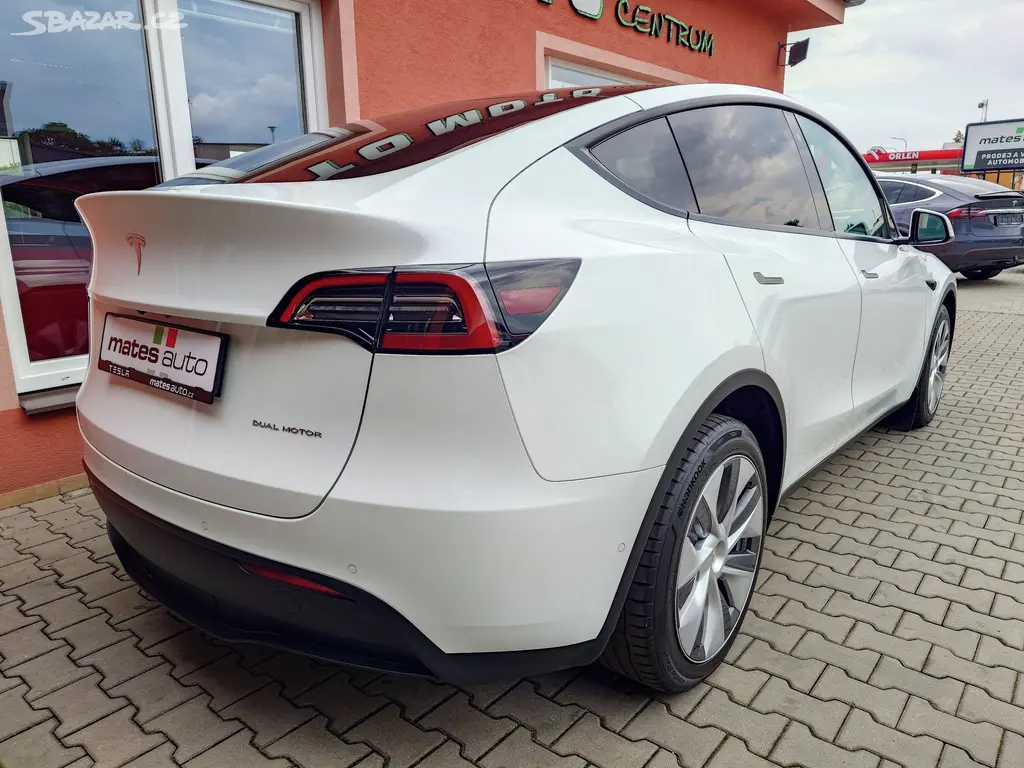Tesla Model Y, Long Range Dual Motor 378 kW S - fotka 3
