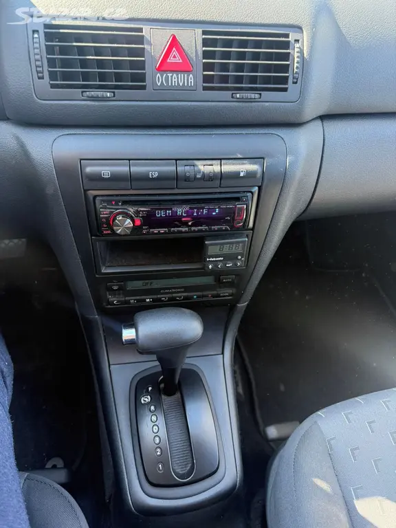 Škoda Octavia, 1,6 MPI AUTOMAT - fotka 5
