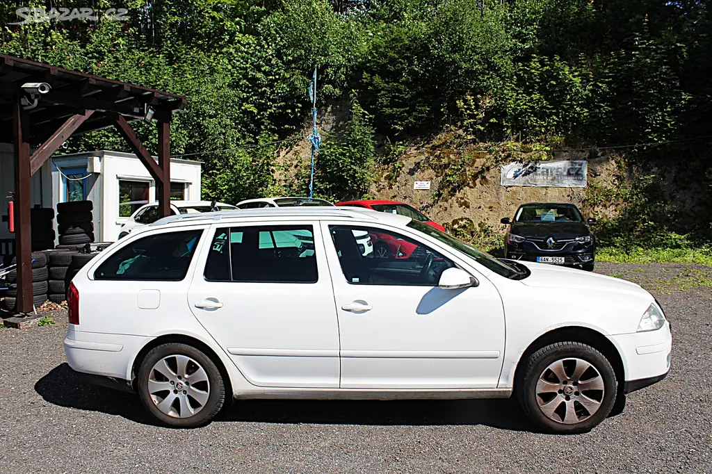 Škoda Octavia, Kombi 2.0 TDi DSG Elegance - fotka 3