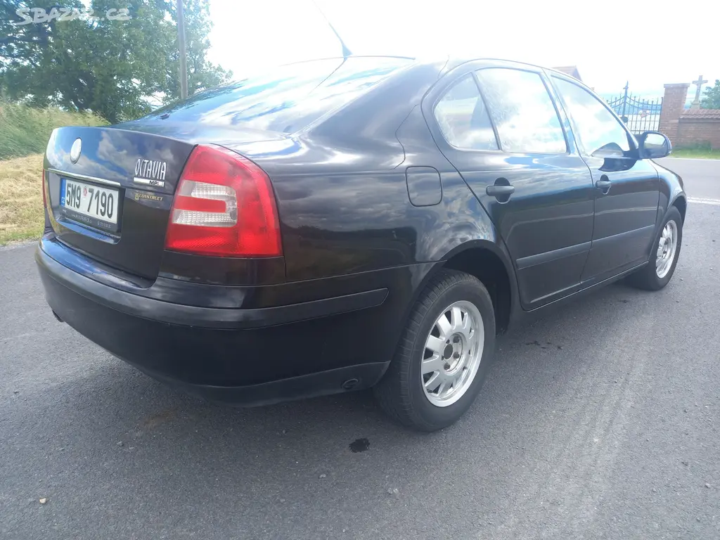 ŠKODA OCTAVIA II 1.6 FSI 85 KW - fotka 4