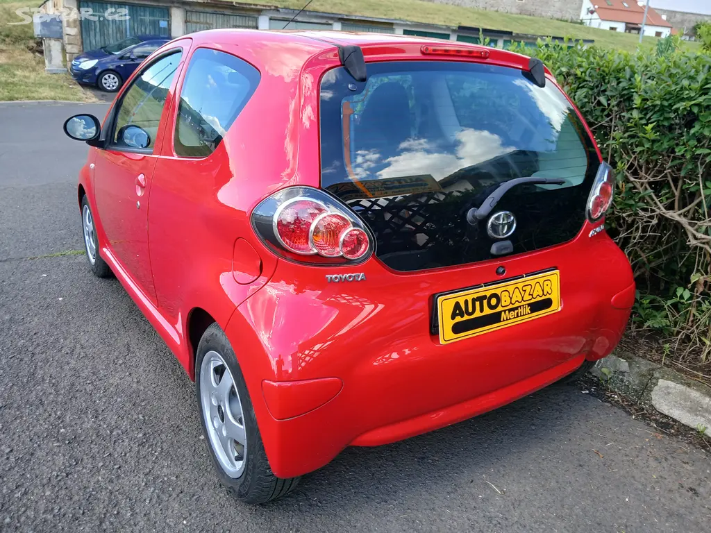 Toyota Aygo 1.0 VVTi Automat jen 70.000 Km - fotka 3
