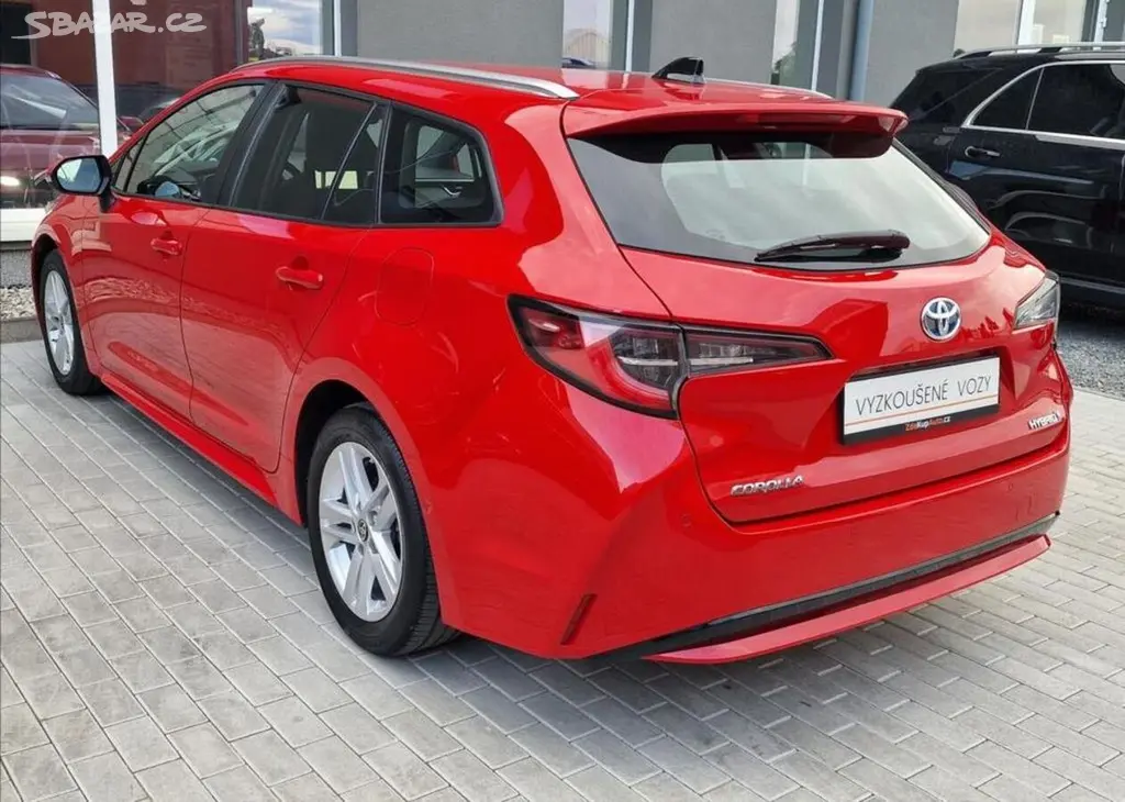 Toyota Corolla, 1.8 Hybrid Comfort, ČR,1.Maj. - fotka 3
