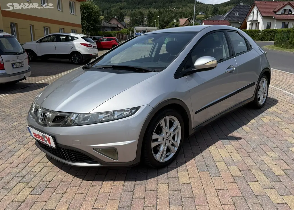 HONDA CIVIC VIII 1.8 i-VTEC 103kW-2011-122.274KM- - fotka 2