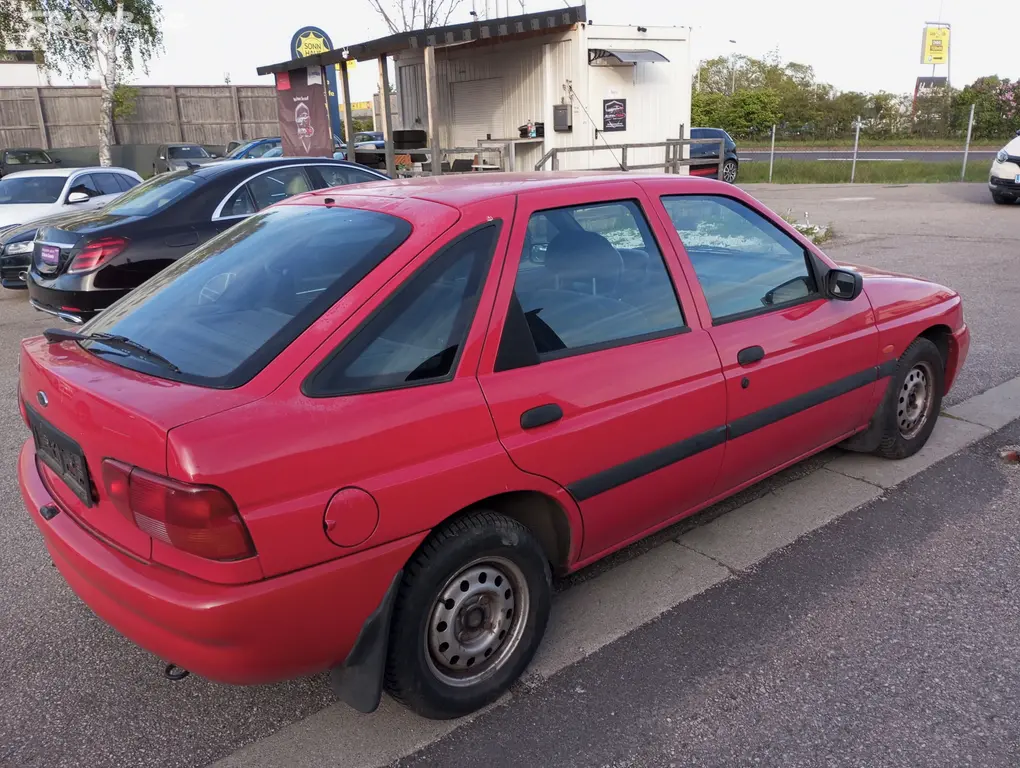 Ford Escort 1.8 TD,51kw,rv-1997,najeto 64366km. - fotka 2
