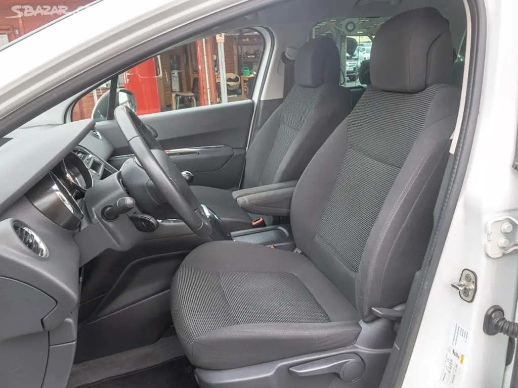 Peugeot 5008 2.0HDI 110KW man 2x PNEU - fotka 6