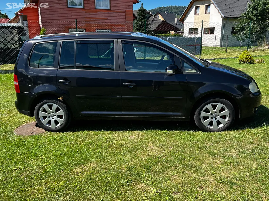Volkswagen Touran, 2.0 TDi HIGHLINE TAŽNÉ ZAŘÍZENÍ - fotka 4