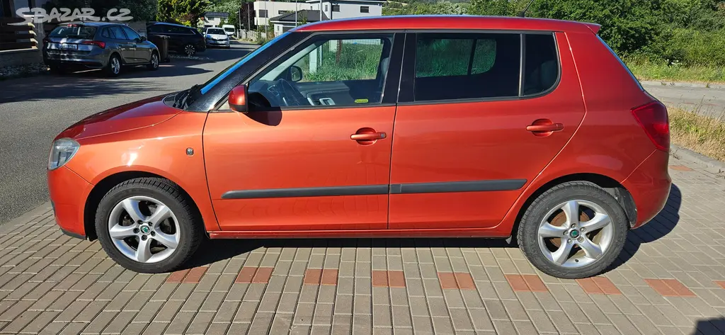 Škoda Fabia 1.2 HTP, r. 2009, pouze 96 124 km - fotka 2