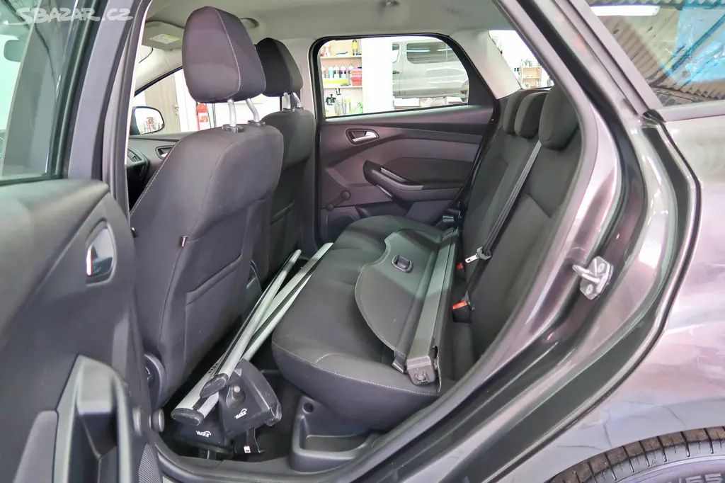 Ford Focus, 1.6i 77kW, ČR, ZÁRUKA, 2x Kola - fotka 6