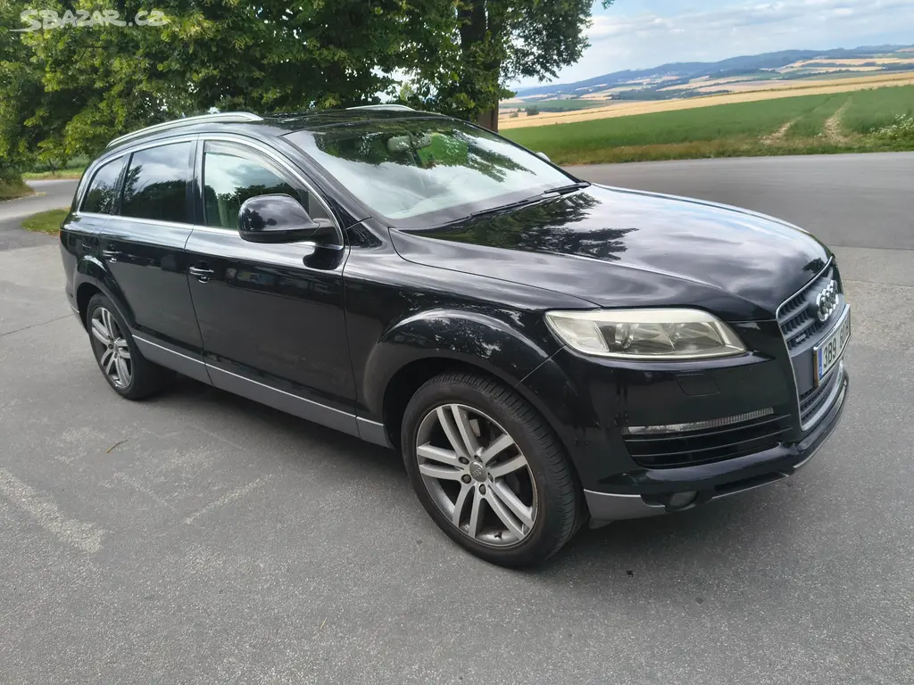 Audi Q7 3.0 TDi quattro - 7 míst - fotka 2