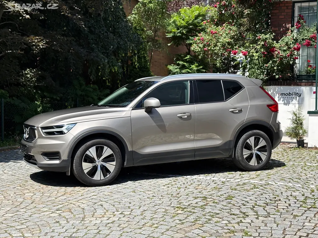 Volvo XC40, T3 120kW Momentum Auto, ČR - fotka 3