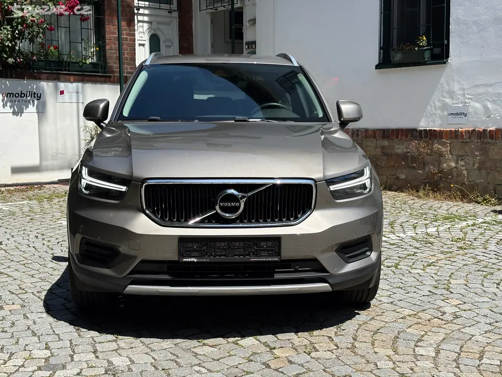 Volvo XC40, T3 120kW Momentum Auto, ČR - fotka 6