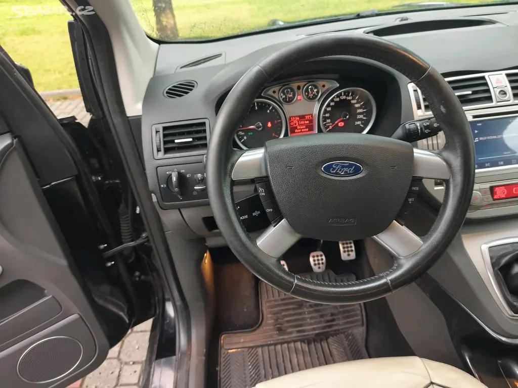 Ford Kuga 2.0 TDCi 2010 4x4 - fotka 4