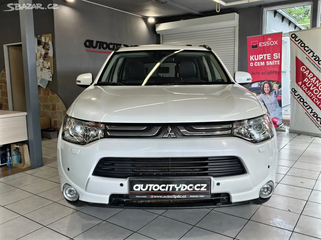 Mitsubishi Outlander, 2.2 DI-D 110kW A/T, 7MÍST, 4x4 - fotka 2