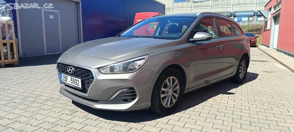 Hyundai i30 1,6 CRDi 85kW - fotka 3