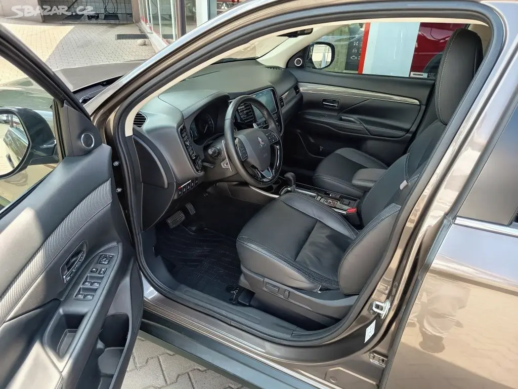 Mitsubishi Outlander, 2.0MI CVT 4WD Instyle + - fotka 5