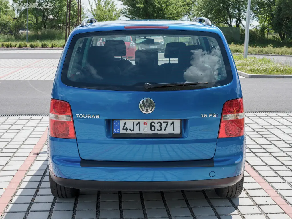 Prodám VW Touran 1.6 FSI 85 kW, 7 míst, STK 2028 - fotka 5