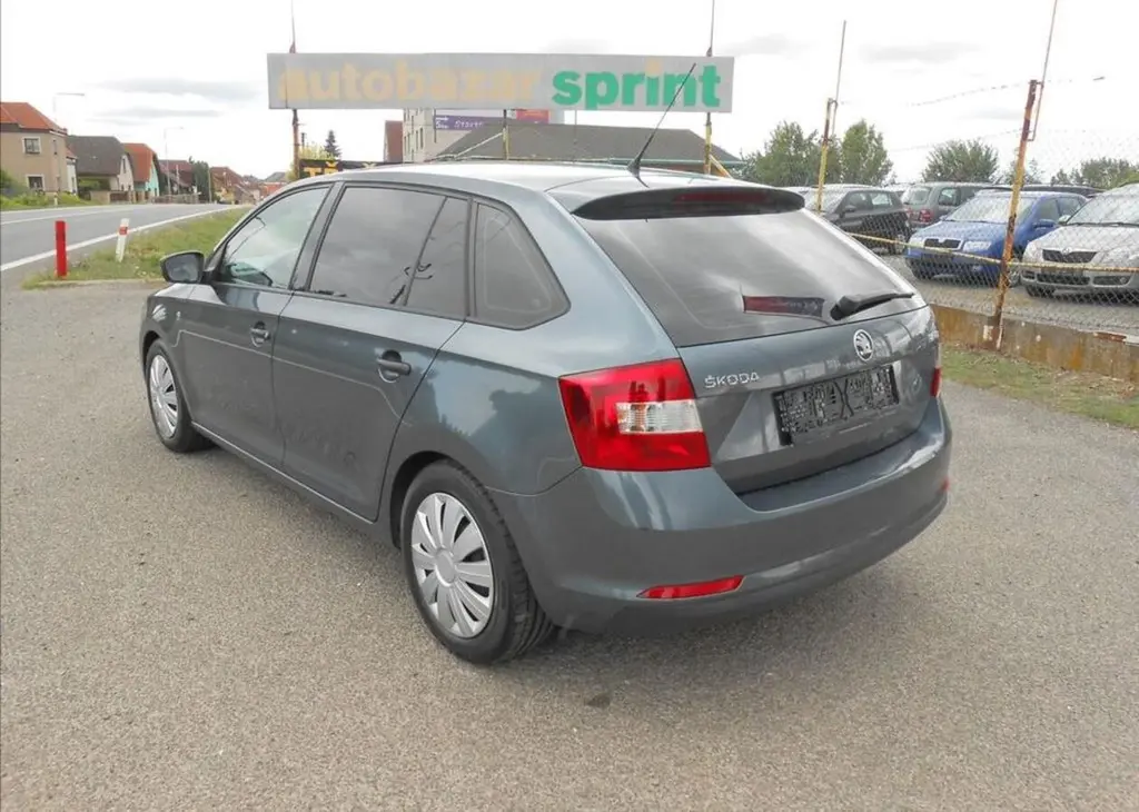 Škoda Rapid 1,2 63 kW KLIMA Historie benzín - fotka 4