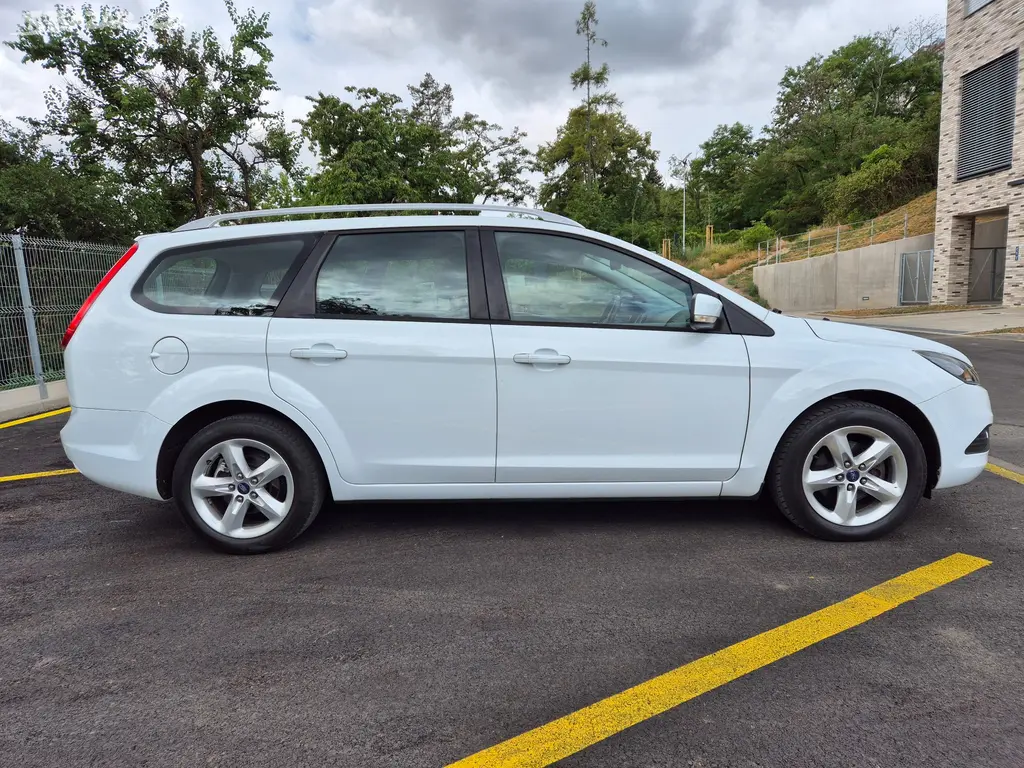 Ford Focus Combi 1.6 16v Style - fotka 3