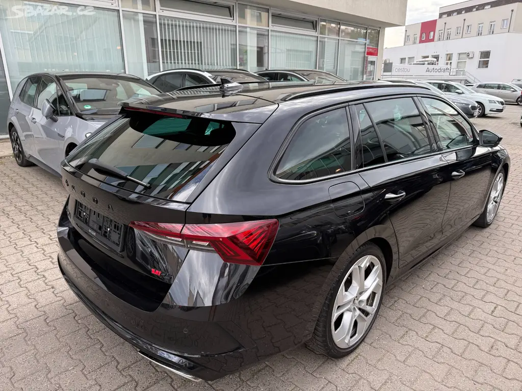 Škoda Octavia 4 Combi RS 2.0 TDI 147kW DSG Matrix - fotka 4