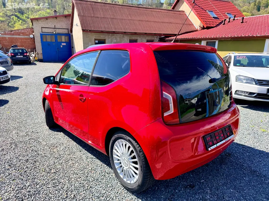 Vw UP Top, bohatá výbava a krásný stav vozu. - fotka 3