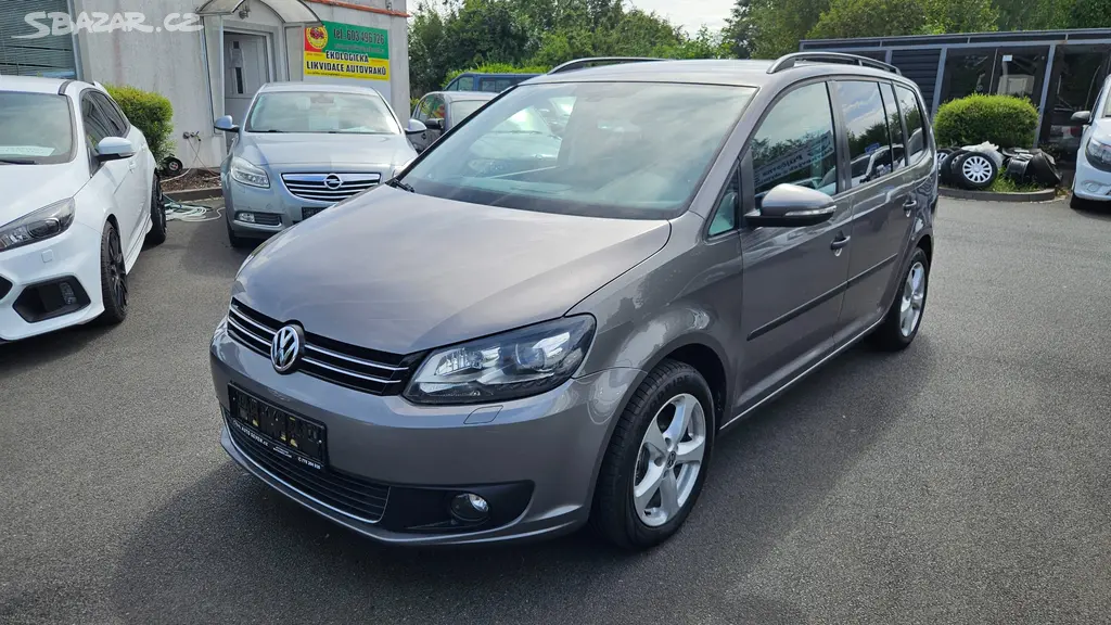 Volkswagen Touran 1,6 TDi DSG - fotka 2