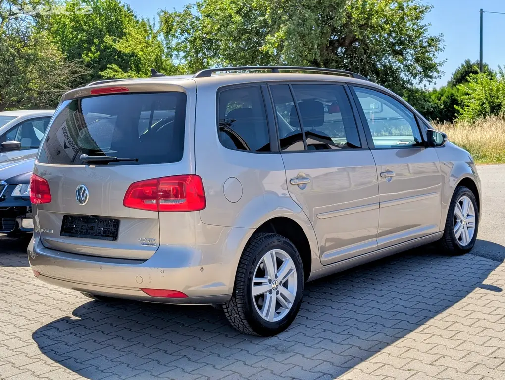 VW TOURAN 2.0TDi 103kW DSG KAMERA JEN 190TKM - fotka 4