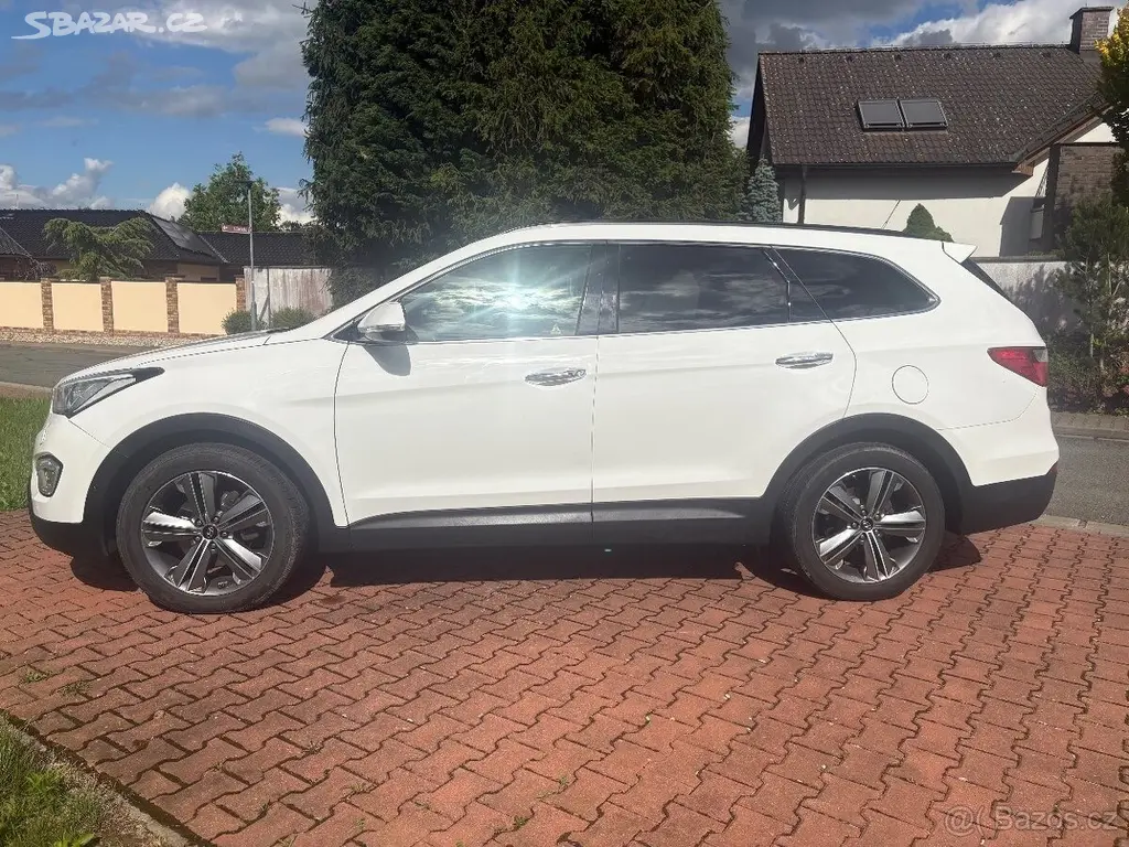 Hyundai Grand Santa Fe 2,2 CRDi 4x4 7míst tažné - fotka 2