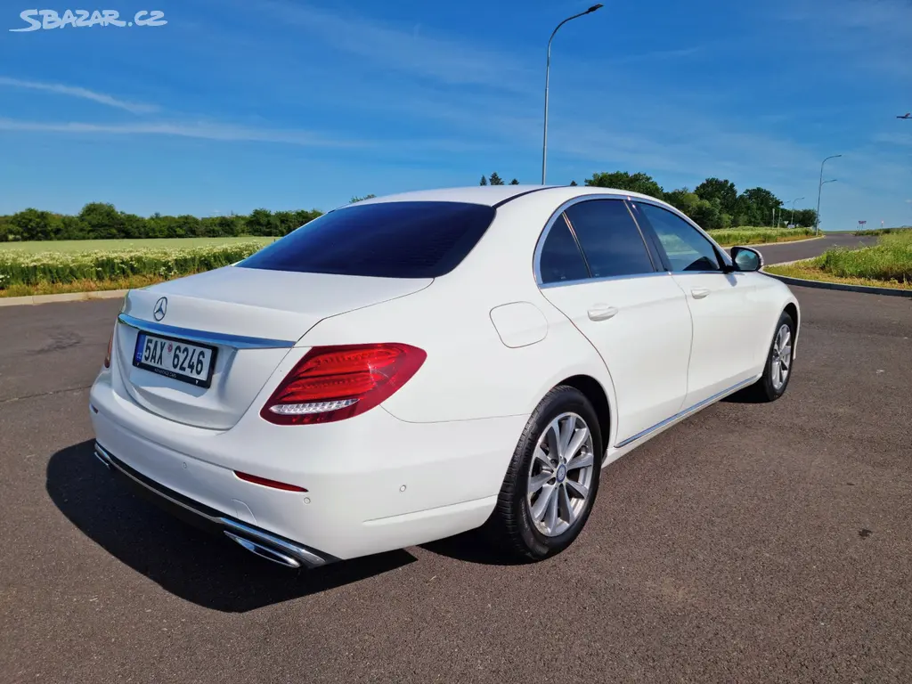 Mercedes-Benz E220d - lehce poškozený - fotka 3