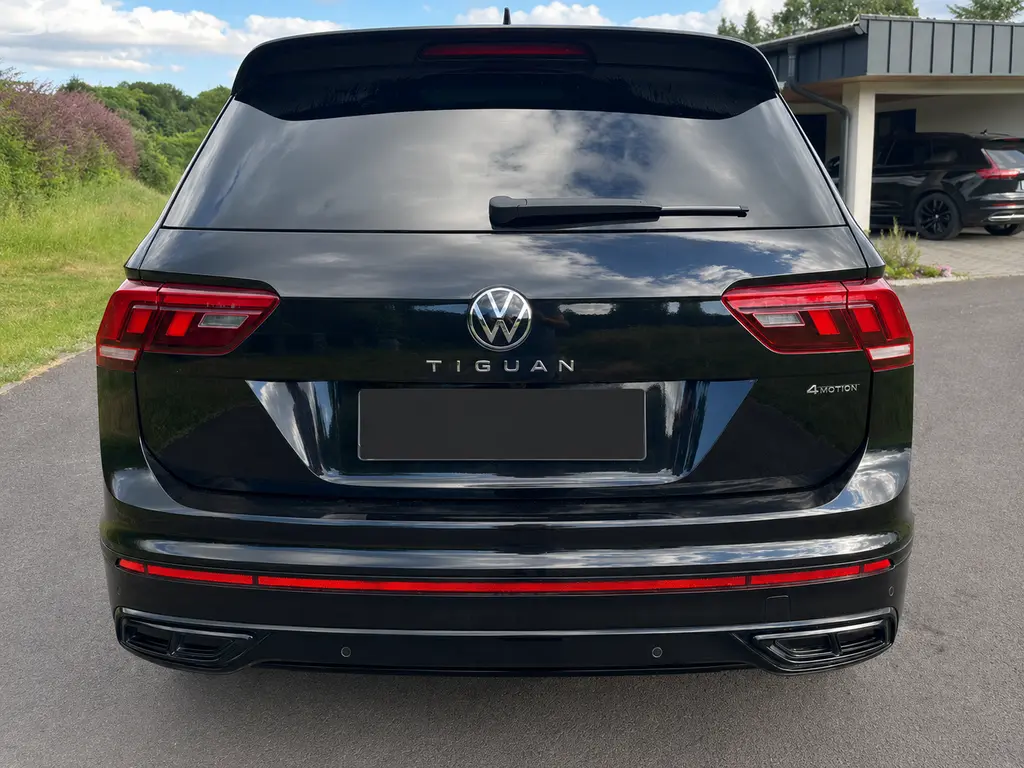 VW Tiguan R-Line 2.0 TSI 140 kW 4x4, r23, naj. 24t - fotka 4