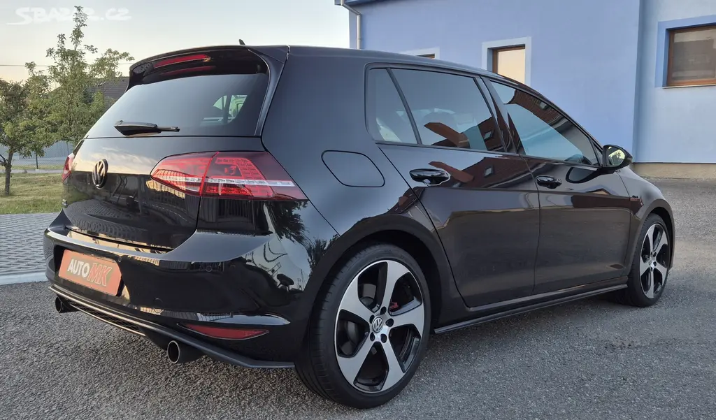 VW Golf VII. GTI DSG 2.0TSI 169 KW 2 maj serv kni - fotka 4