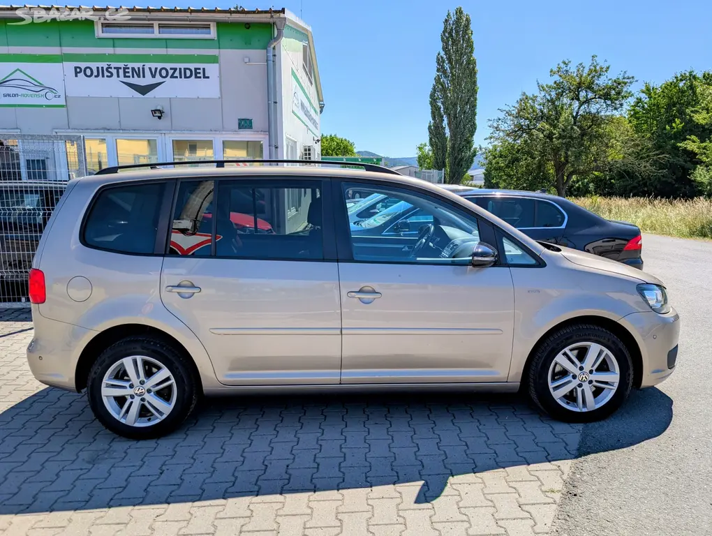 VW TOURAN 2.0TDi 103kW DSG KAMERA JEN 190TKM - fotka 5