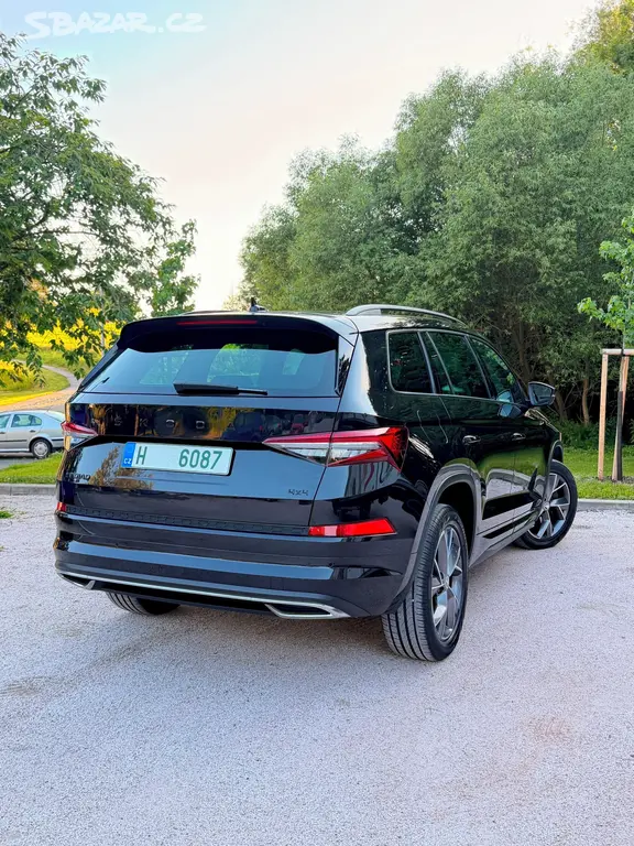 ŠKODA KODIAQ SPORTLINE | 97 TKM | 4x4 DSG MATRIX | - fotka 4