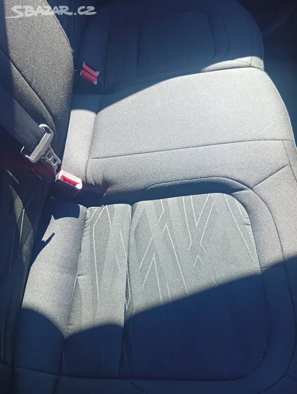 Kia Ceed 1,4 benzín CVVT 73kw 1.maj ČR -71979km - fotka 6