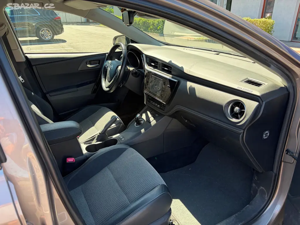 Totota Auris 1.8 Hybrid kombi - v tovární ZÁRUCE ! - fotka 6