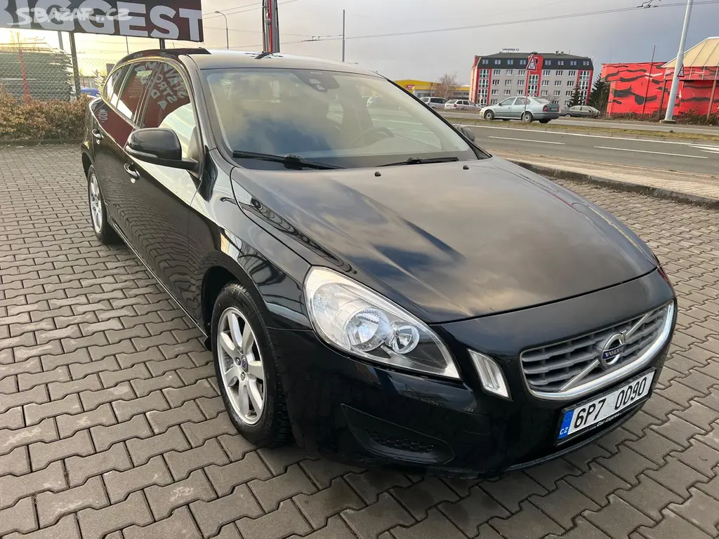 PRONÁJEM VOLVO V60 1.6 TDi - fotka 3