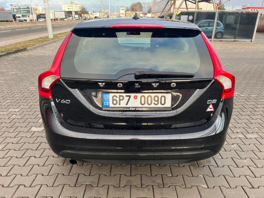PRONÁJEM VOLVO V60 1.6 TDi - fotka 4