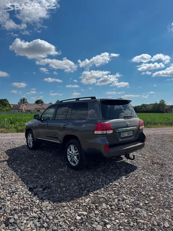 Toyota Land Cruiser 200 4.5 V8 Čistá Cebia 177tis - fotka 3