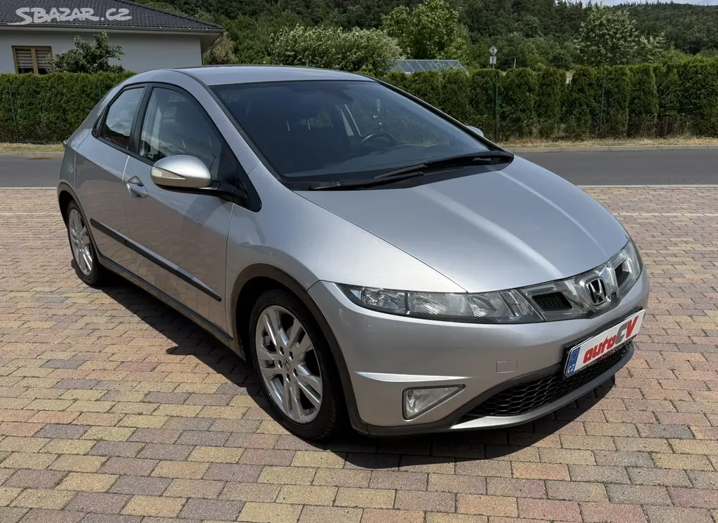 HONDA CIVIC VIII 1.8 i-VTEC 103kW-2011-122.274KM- - fotka 4